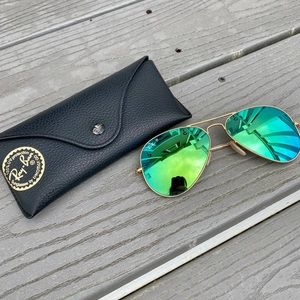 Ray-Ban 58mm polarized Aviators - rarely worn
